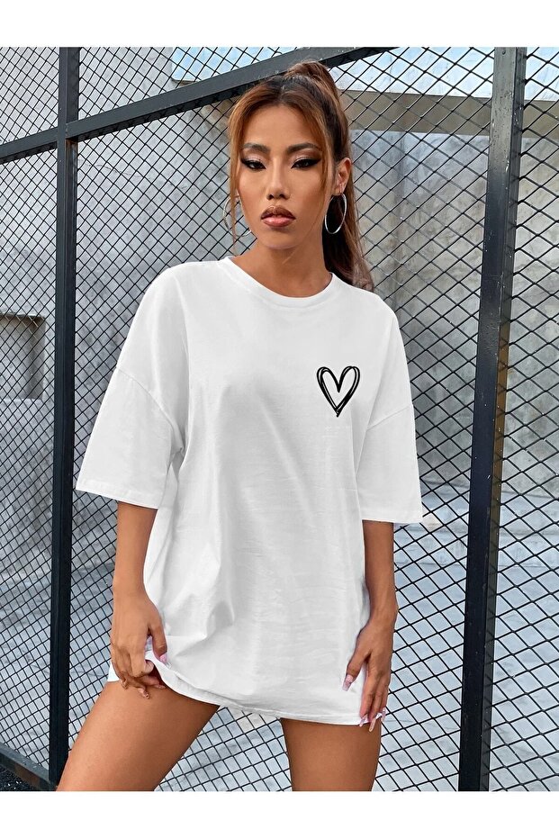 Women's Small Heart Printed Oversized T-Shirt
