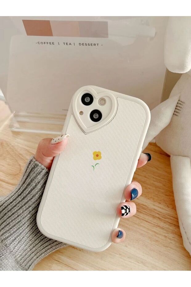 iPhone 14 Plus Daisy Patterned Case - 2