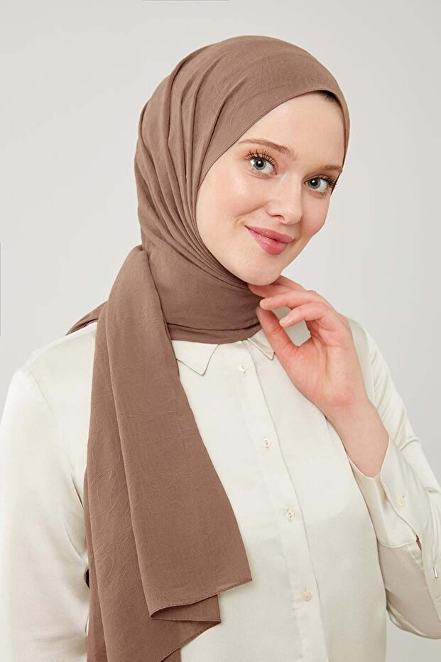 شال كريب بلون القهوة الصلب المجمد