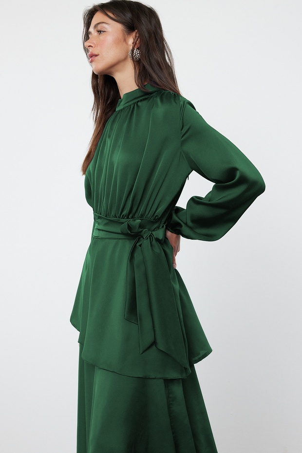 Sötétzöld smaragd réteges szatén szőtt estélyi ruha / estélyi ruha - 2