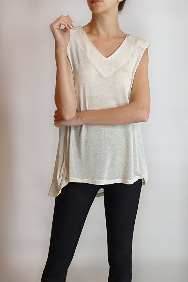 WOMEN'S ECRU SLEEVELESS KNITTED BLOUSE WITH PADDED KNITTING YY101134