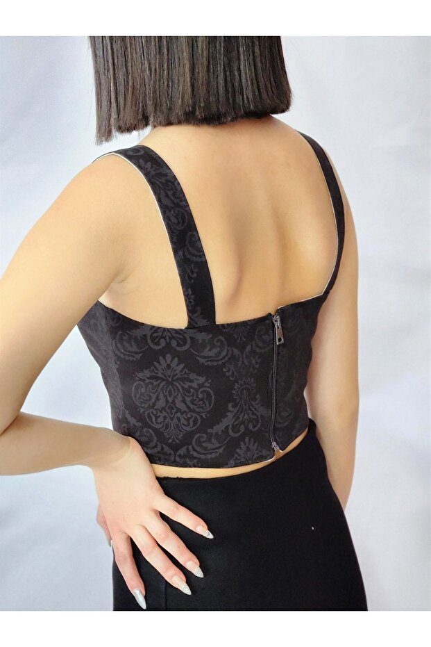 بوستير منقوش باللون البني الداكن - 3