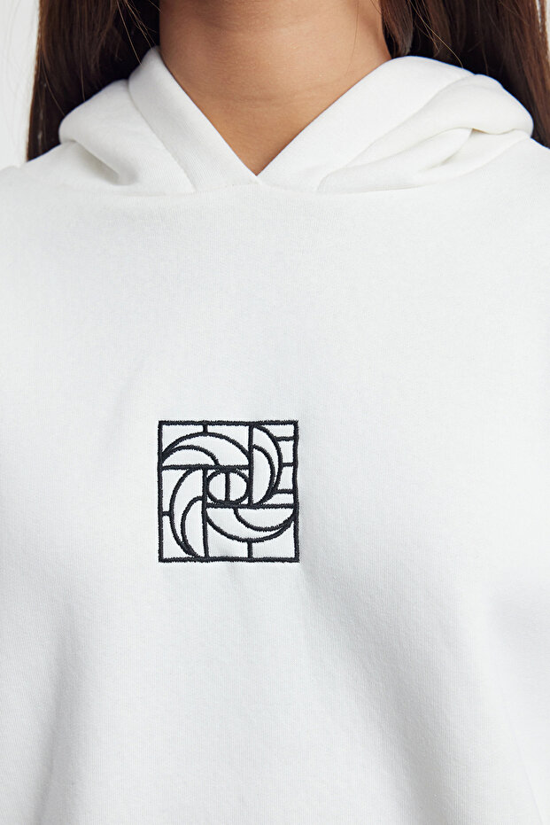 Ekru Oversize/Geniş Kalıp Nakışlı Kalın İçi Polarlı Örme Sweatshirt TWOAW25SW00070 - 4