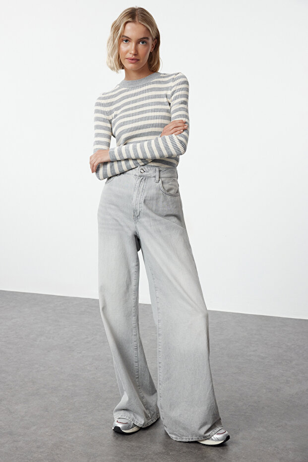 Grauer Basic-Strickpullover mit Streifen TWOAW21KZ0942 - 2