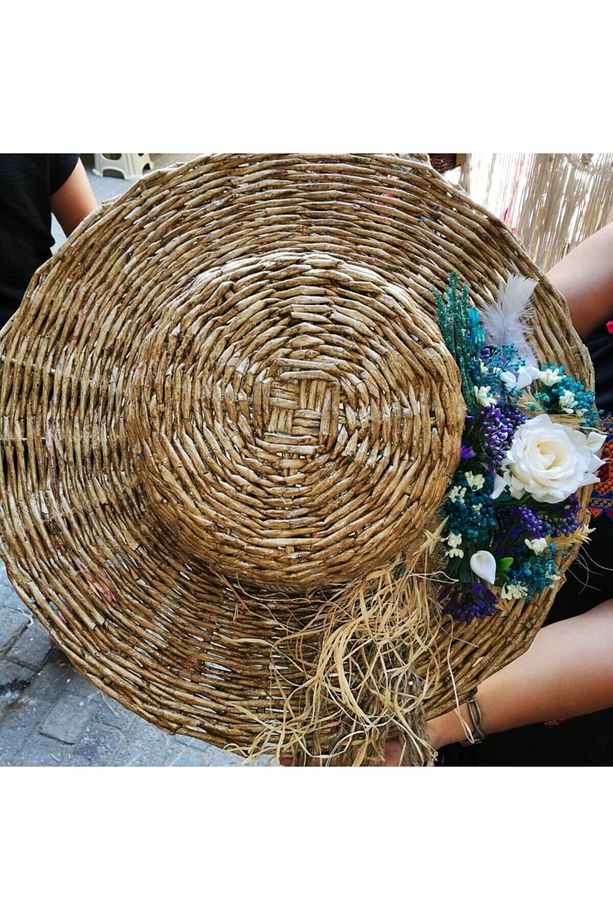 Tasarım Diyarndan Çiçeklerle Süslenmiş 50 Cm Çapında Dekoratif Şapka - 1