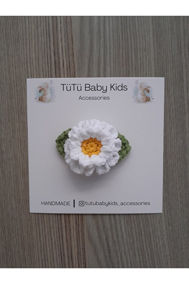 Single White Daisy Layered Baby Buckle