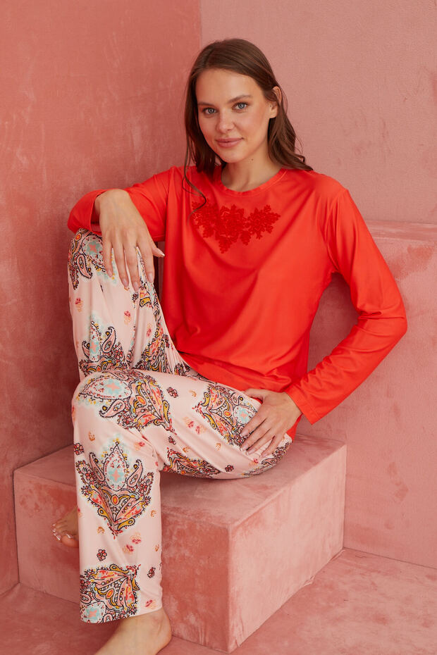 Turuncu Baskılı Şal Desenli Uzun Kollu Örme Pijama Takımı - 1