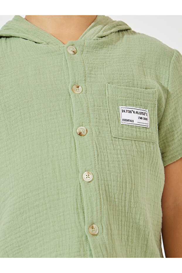 طقم من بلوزة بغطاء رأس وبنطال رياضي من نسيج سادة - 4