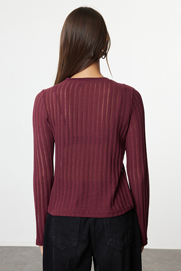 Bluzka z dzianiny w kolorze czerwonego claret z okrągłym dekoltem – regularny krój, przezroczysty design TWOAW24BZ00094 - 5