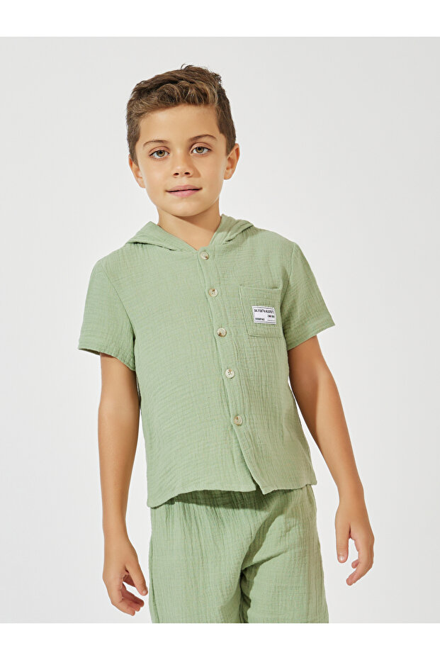 طقم من بلوزة بغطاء رأس وبنطال رياضي من نسيج سادة - 3