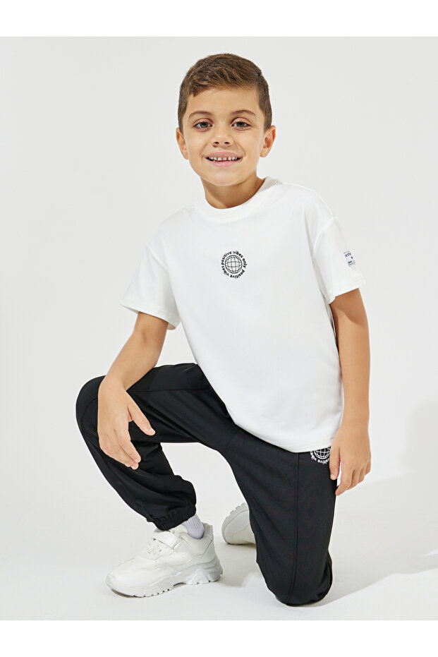 Oversized Printed T-Shirt & Pintuck Detail Joggers Set