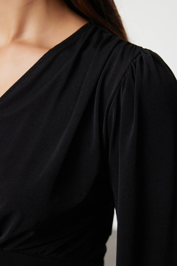 Siyah Kruvaze Büzgü/Drape Detaylı Uzun Kollu Esnek Örme Bluz TWOAW25BZ00021 - 4