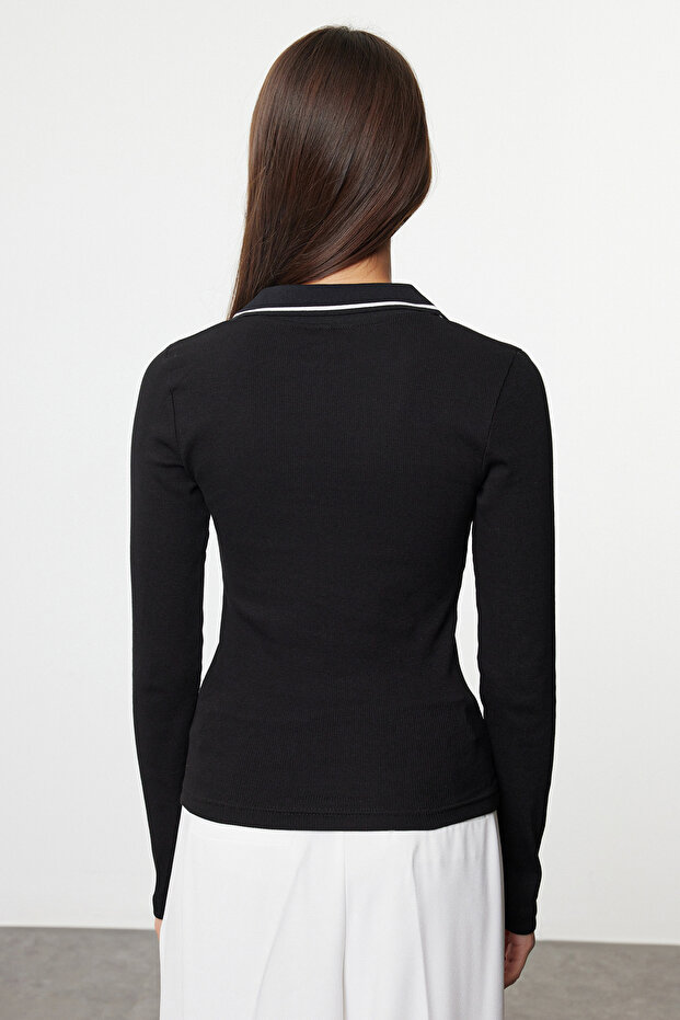 Siyah Triko Yaka Detaylı Fitted/Vücuda Oturan Fitilli Esnek Örme Bluz TWOAW25BZ00121 - 5