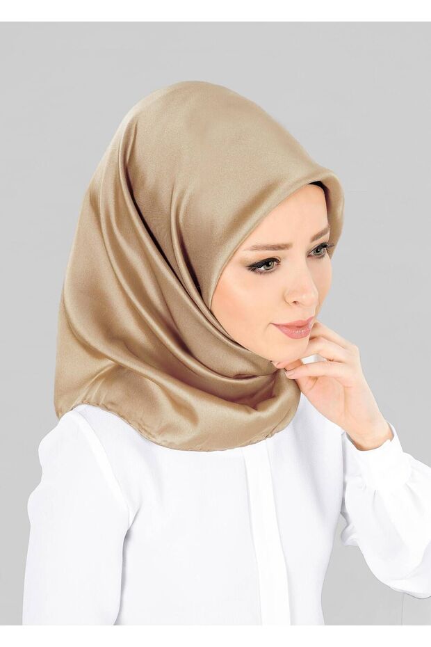 وشاح كريستالي بلون سادة من فرو المنك الخفيف للسيدات