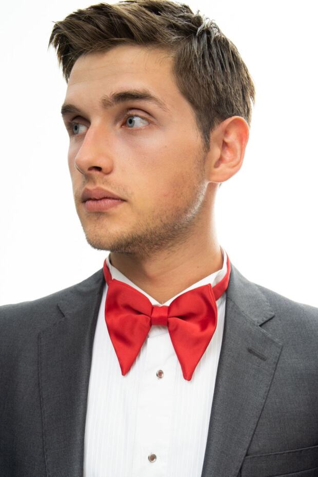 ربطة عنق من الساتان الأحمر - 1