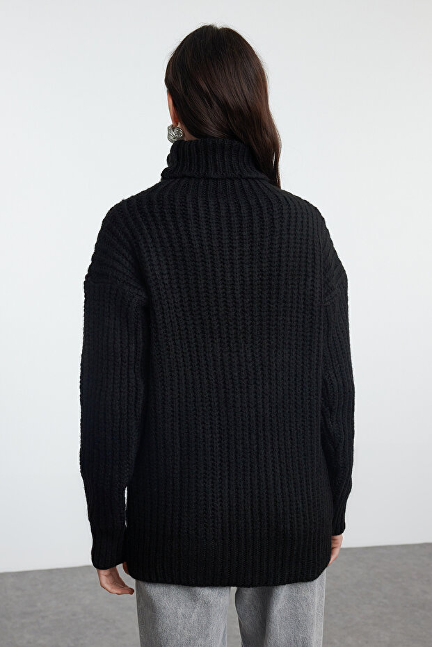 Schwarzer, weit geschnittener, weich strukturierter Basic-Strickpullover TWOAW25KZ00057 - 5