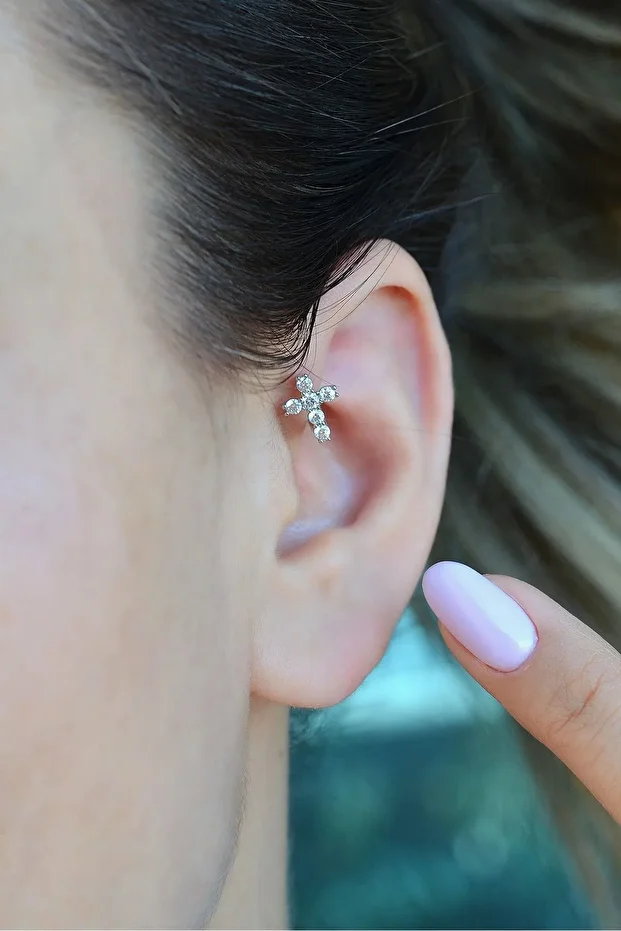 Haç Figürlü Gümüş Renk 5 mm Mini Cross Halka Piercing Forward Helix Tragus Piercing Helix - 1