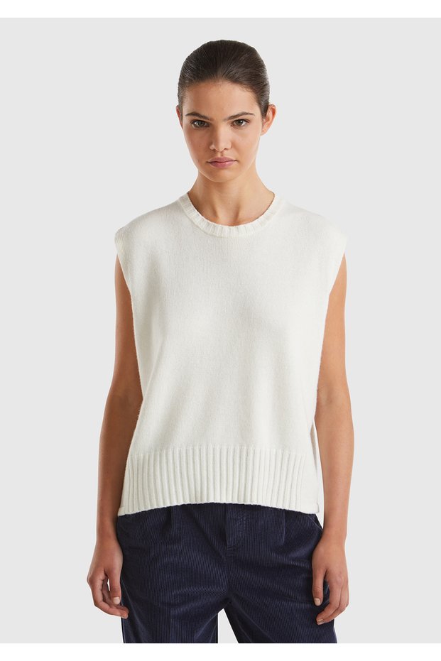 Women's Cream Wool and Viscose Blend Crew Neck Sleeveless Sweater