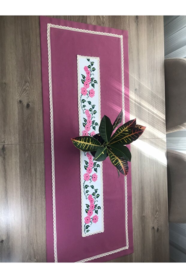 Kanaviçe işli runner - 2