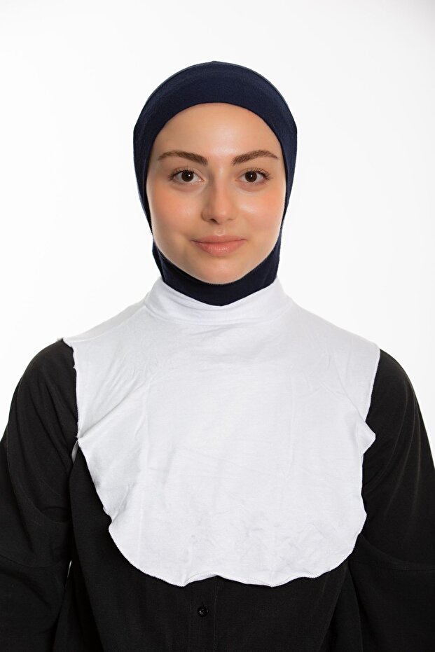 طوق عنق المرأة المحجبة