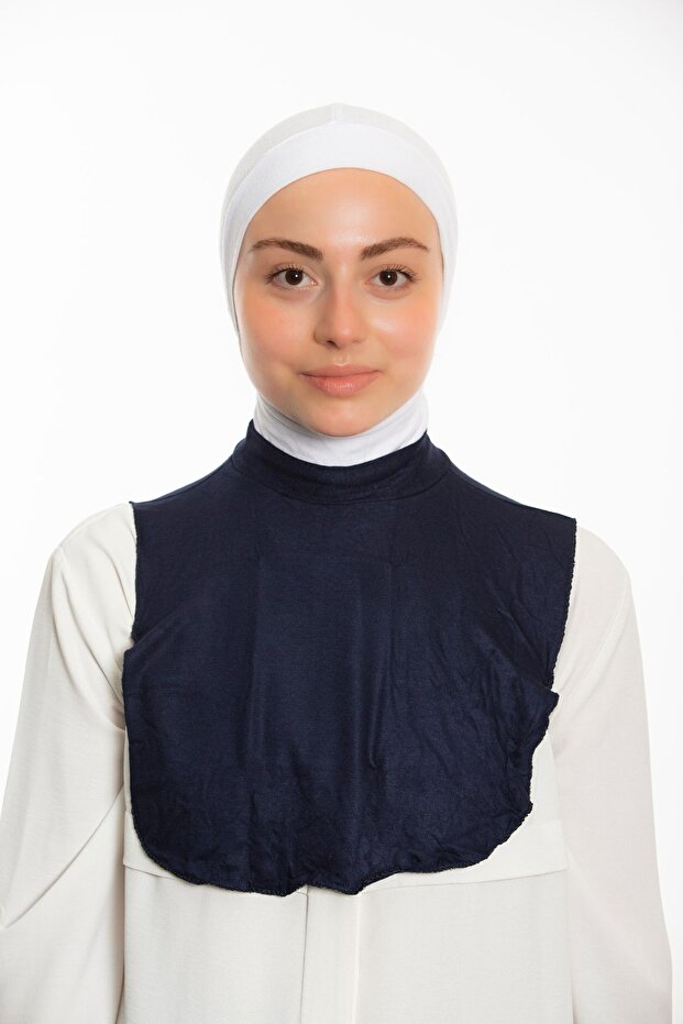 طوق عنق المرأة المحجبة