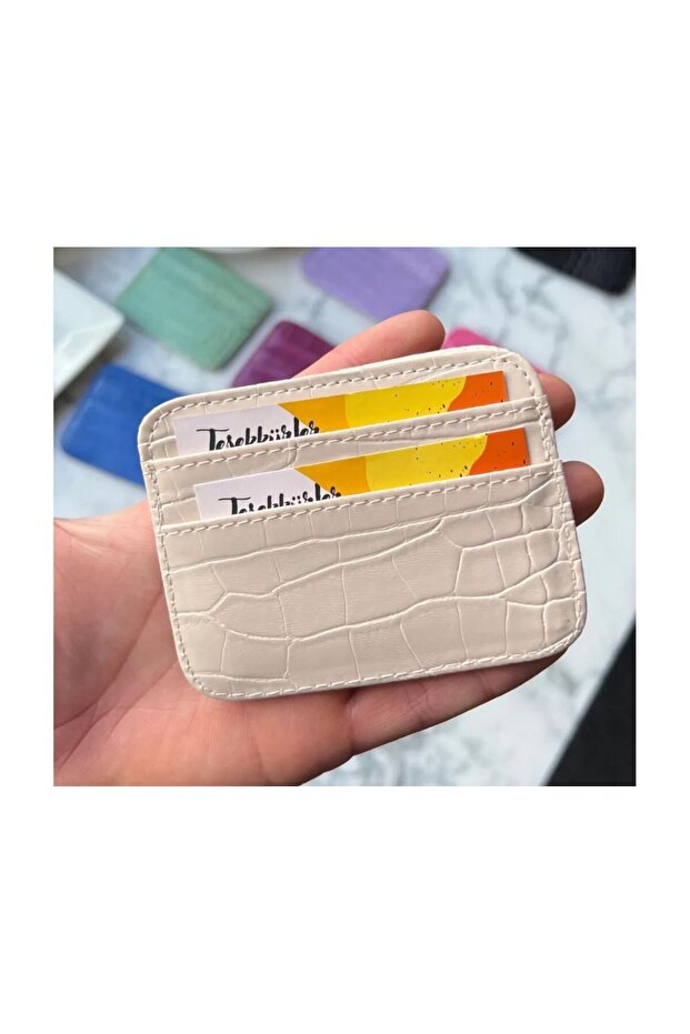 حامل بطاقات من جلد التمساح منقوش - 1