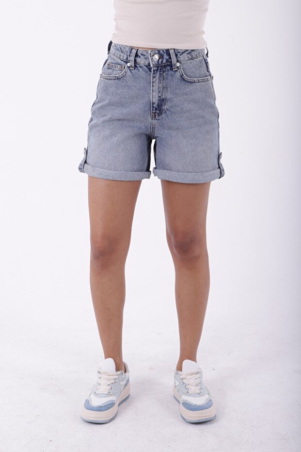 Double Layered Regular Waisted with Pockets and Unlined Mom Fit Women's Jeans Shorts Snow Wash Blue Denim