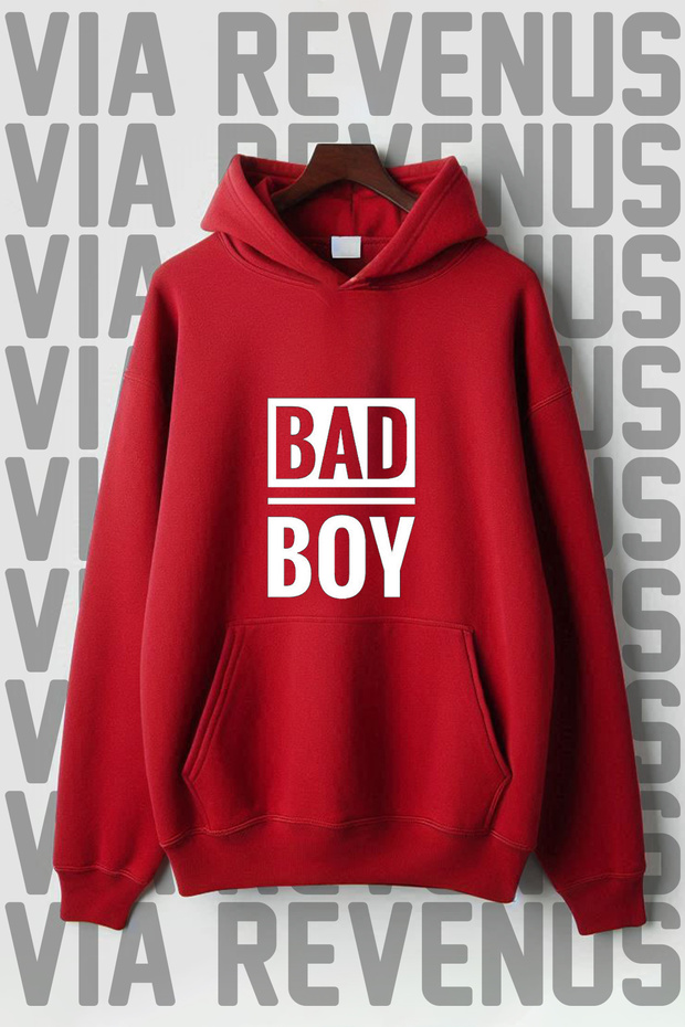 سويت شيرت بقلنسوة كبير الحجم مطبوع عليه Bad Boy وجيب على شكل كنغر و3 خيوط