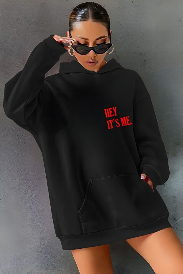سويت شيرت بغطاء للرأس من HEY ITS ME