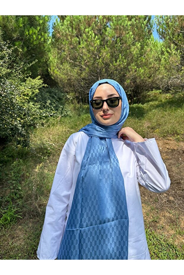 شال حريري من الجاكار بنمط القز