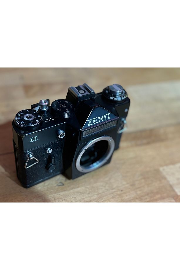Zenit 11 fotoğraf makinası - lensi yoktur - sorunsuz  çalışır durumda - 1
