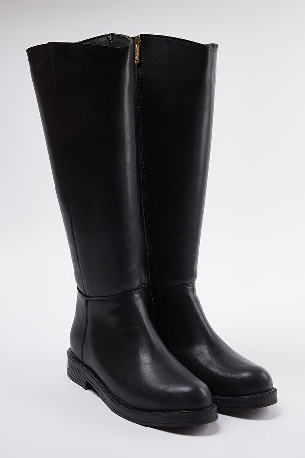 Dámské krátké černé kozačky na plochém podpatku – na zip Takaw25Cz00000 - 3