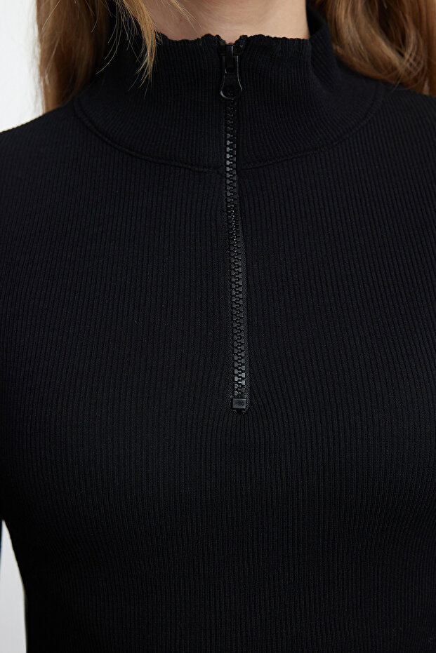 Siyah Fitted/vücuda Oturan Fermuarlı Yaka Esnek Örme Bluz TWOAW25BZ00163 - 4