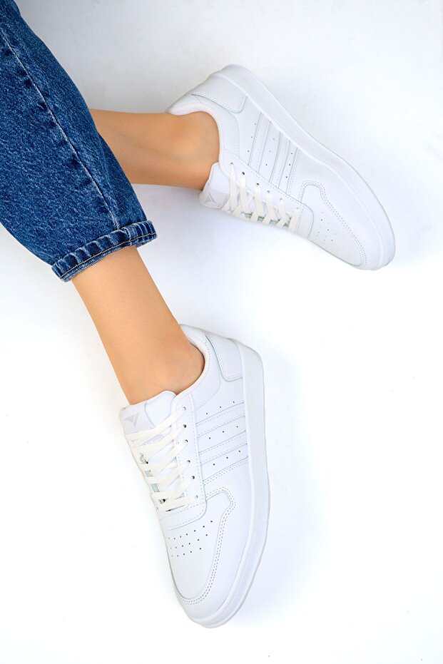 Women's White Sneakers 18862
