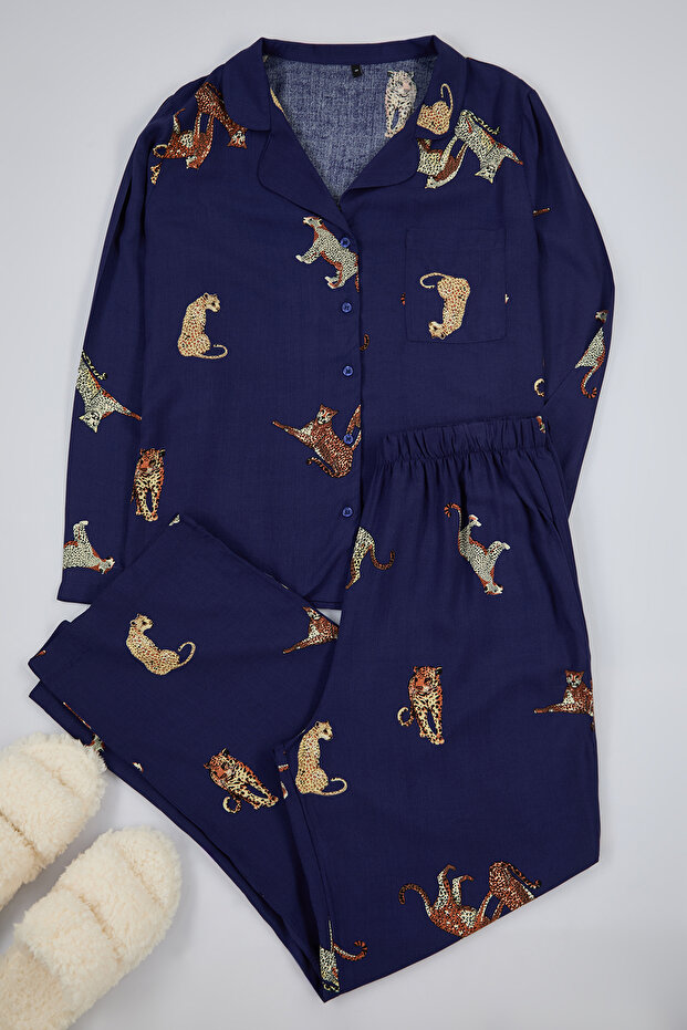 Lacivert Kaplan Desenli Gömlek Yaka Dokuma Pijama Takımı Takımı TBBAW25AI00049 - 2