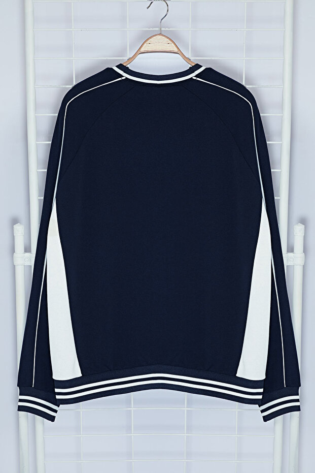 Lacivert Oversize/Geniş Kesim Baskılı Biye Detaylı Kolej Şardonsuz Sweatshirt TMNAW25SW00145 - 6