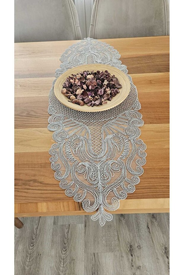 شريط زينة من التول المزخرف بألوان متعددة