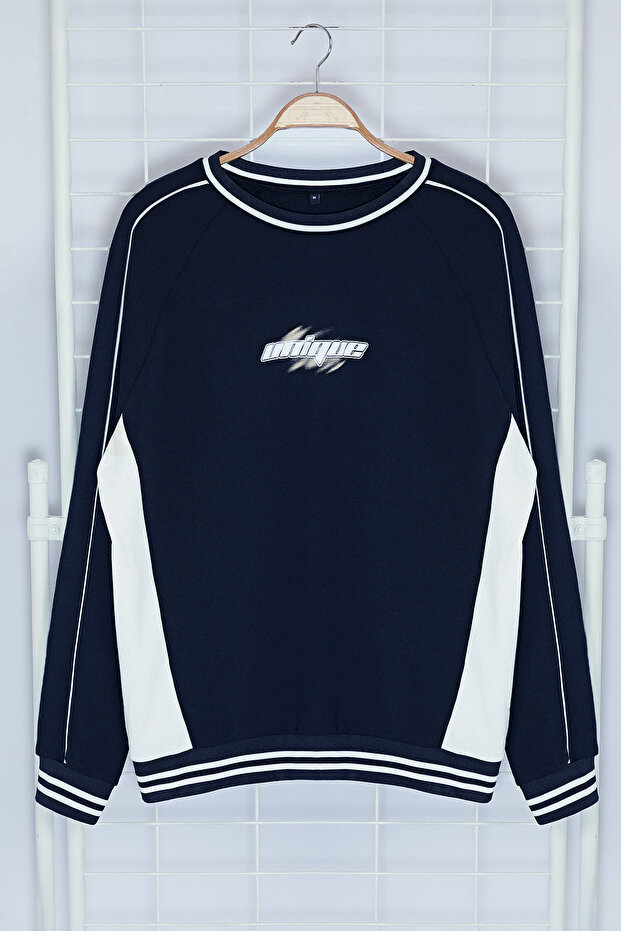 Lacivert Oversize/Geniş Kesim Baskılı Biye Detaylı Kolej Şardonsuz Sweatshirt TMNAW25SW00145 - 7