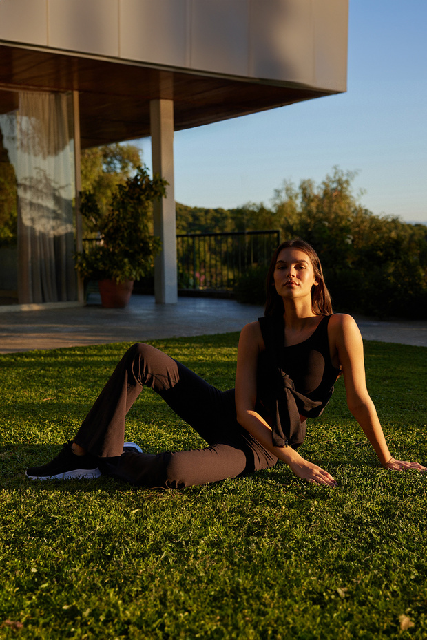 Siyah Fırçalı Soft Beli Ektra Toparlayıcı İspanyol Paça Yoga Örme Spor Tayt THMAW25TY00005 - 1
