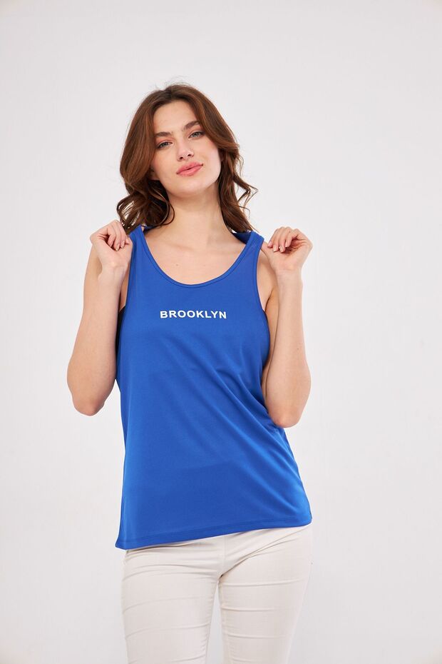 قميص داخلي رياضي بطبعة بروكلين باللون الأزرق