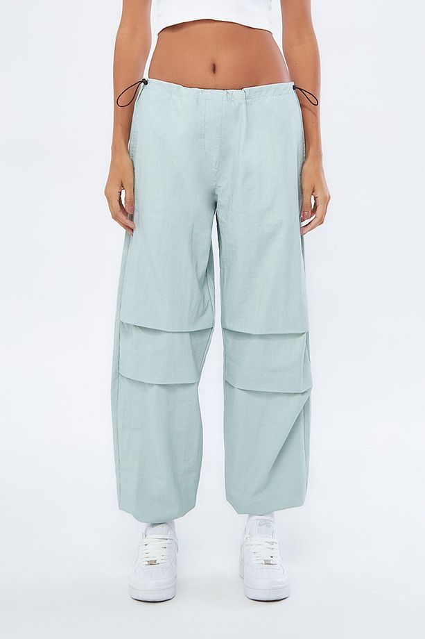 Kadın Paraşüt Pantalon, Bol Kesim, Beli ve Paçası Ayarlanabilir Lastikli, Su Geçirmez Kumaş - 3