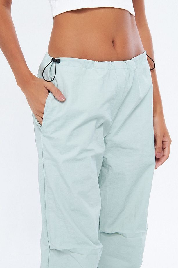 Kadın Paraşüt Pantalon, Bol Kesim, Beli ve Paçası Ayarlanabilir Lastikli, Su Geçirmez Kumaş - 7