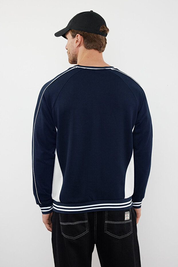 Lacivert Oversize/Geniş Kesim Baskılı Biye Detaylı Kolej Şardonsuz Sweatshirt TMNAW25SW00145 - 4