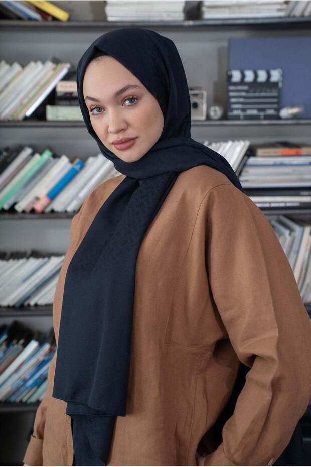 شال جاكار منقوش هندسي باللون الأزرق الداكن - 5