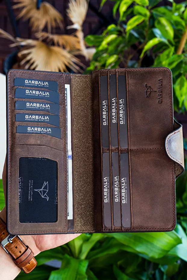 Unisex Portfolio Wallet - Stylish and Convenient - 3
