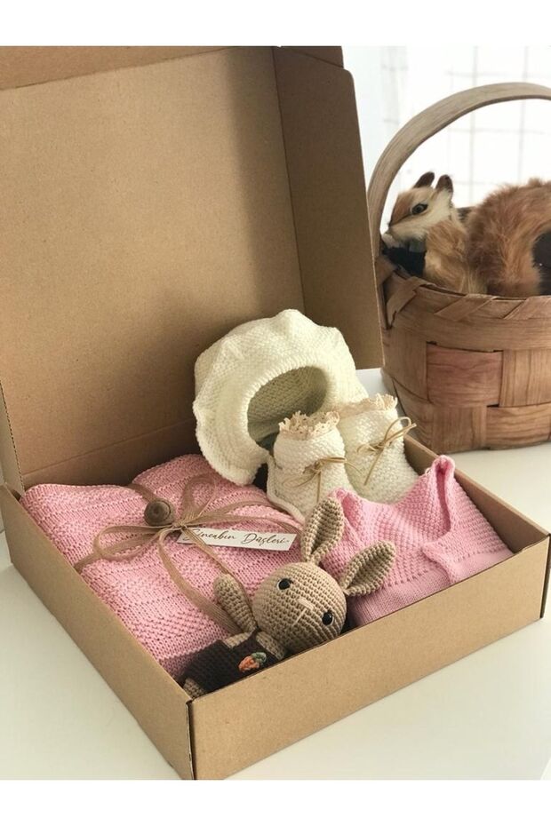 Welcome Baby Newborn Baby Gift Box Set Hospital Discharge Blanket Booties Hat Toy