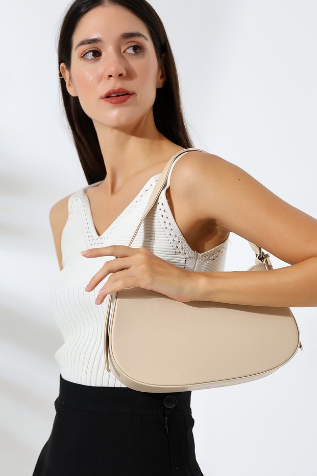 93001 Women Baguette Bag Cream