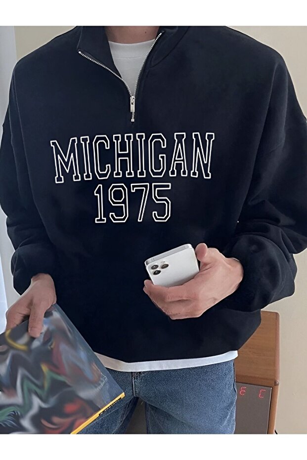 سترة رياضية كبيرة الحجم للجنسين من Laci Michigan مطبوعة بياقة عالية ونصف سحاب أمامي