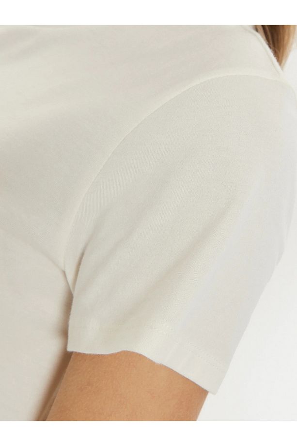 THE PERFECT TEE - 8