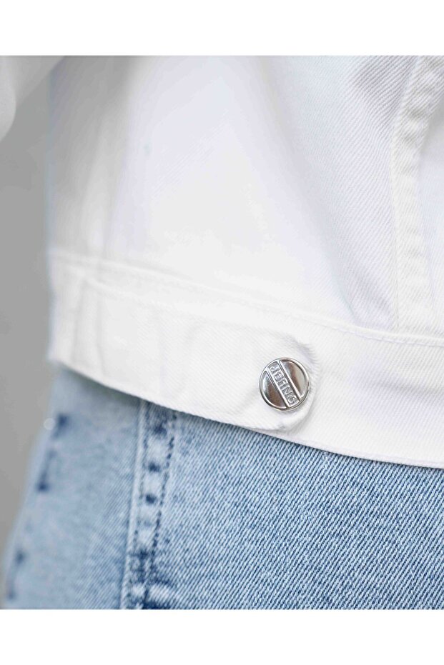 سترة بيضاء قصيرة من الدنيم - 4